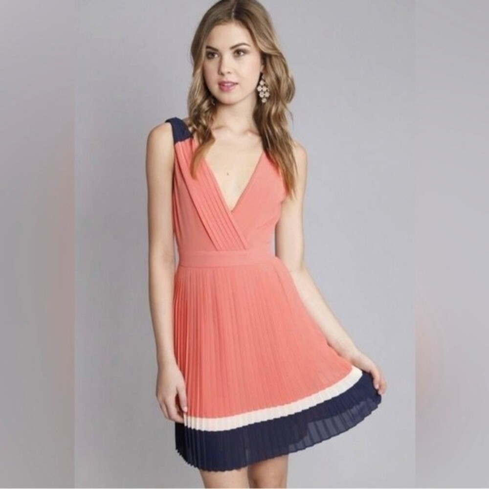 Umgee coral navy and white pleated dress size small